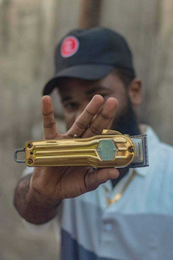 LEONCE BARBER « LE ROI »