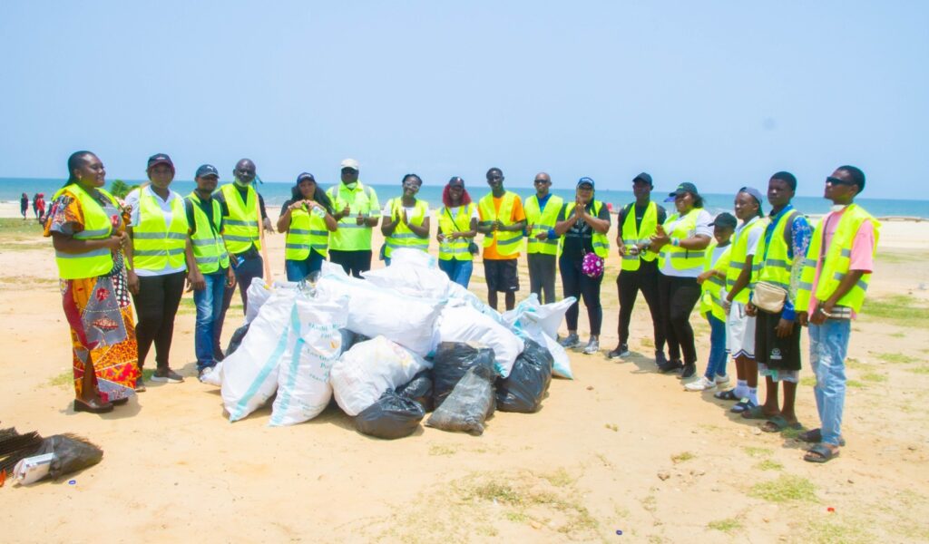 Entre Sensibilisation et assainissement « Recyclage au Féminin » Fait le tri